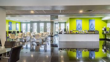 包含每日自助早餐