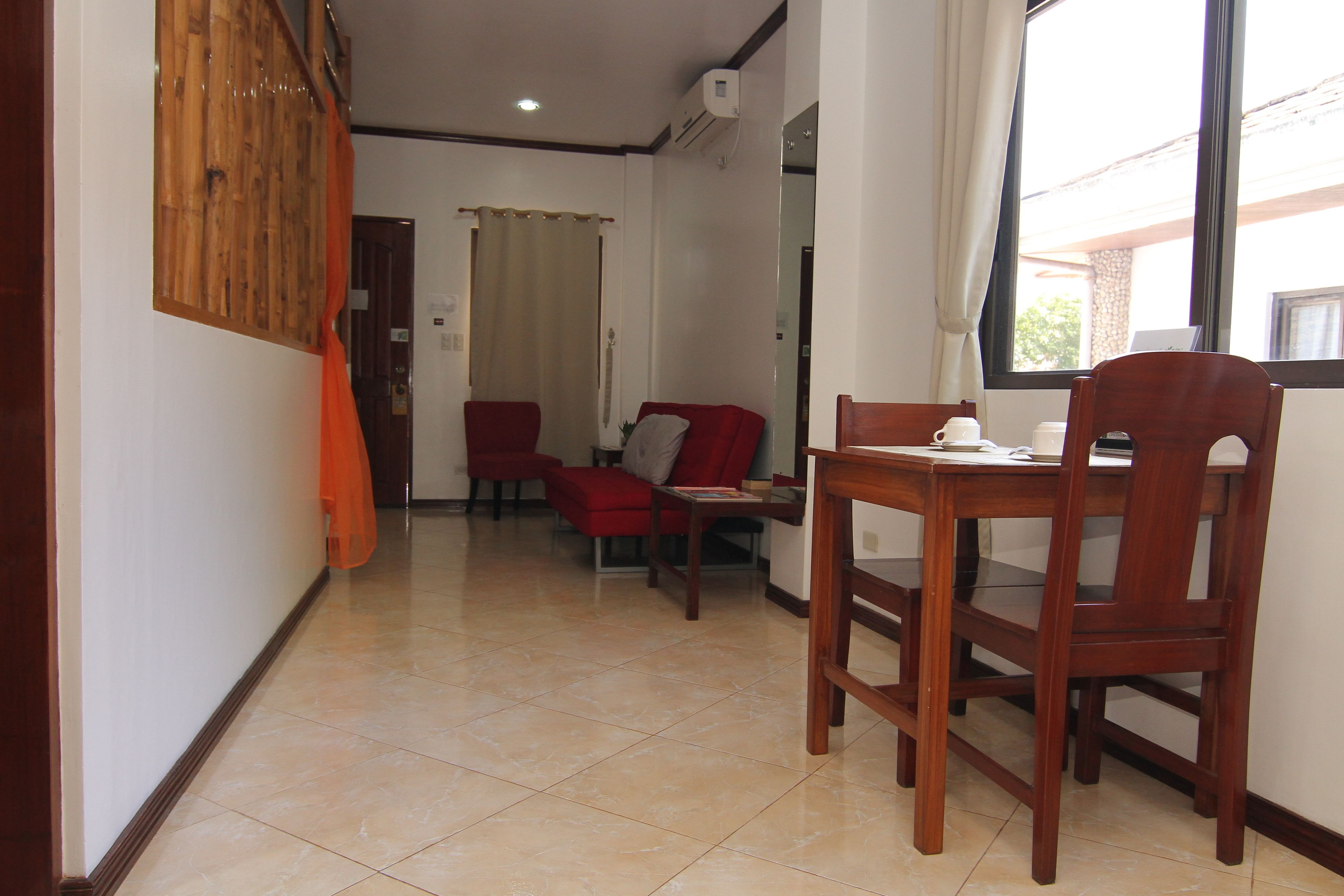 deluxe room | living area | tv