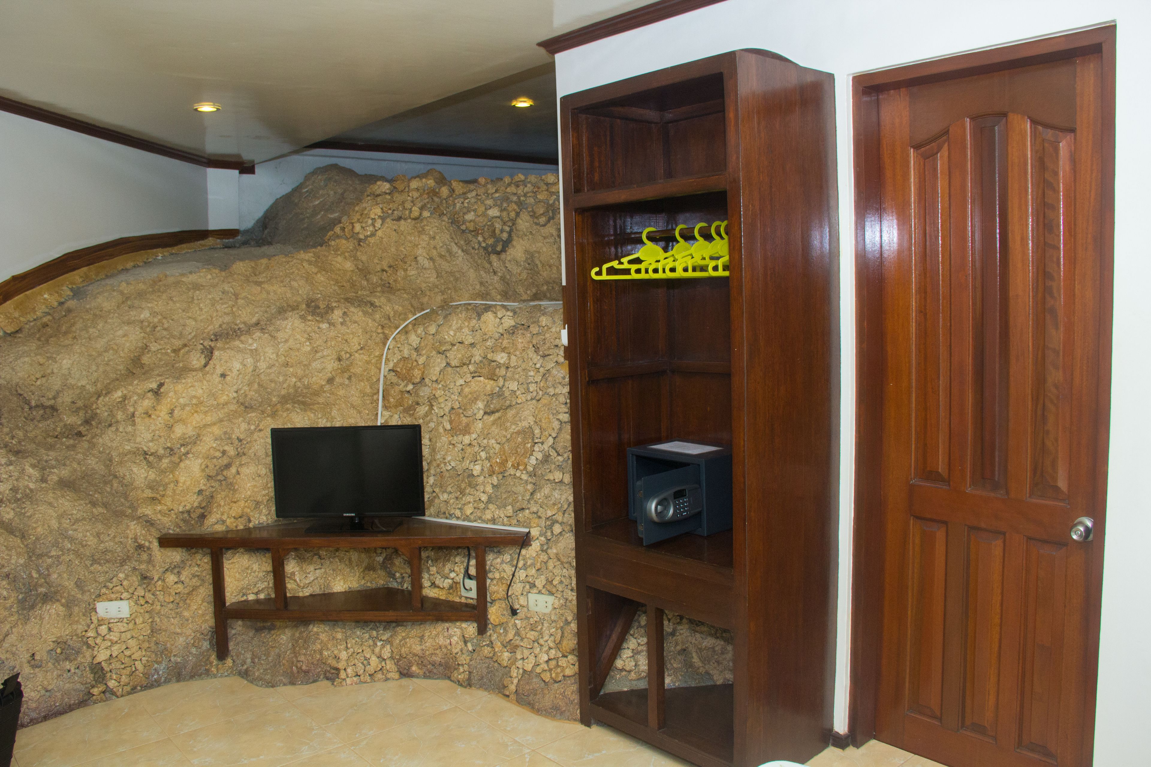 superior room | 1 bedroom, minibar, in-room safe, desk