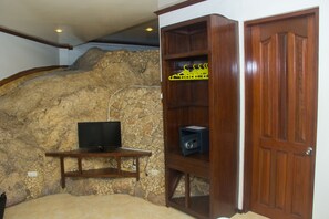 Superior Room | Minibar, in-room safe, desk, blackout drapes - Greenyard Inn (Boracay Island)