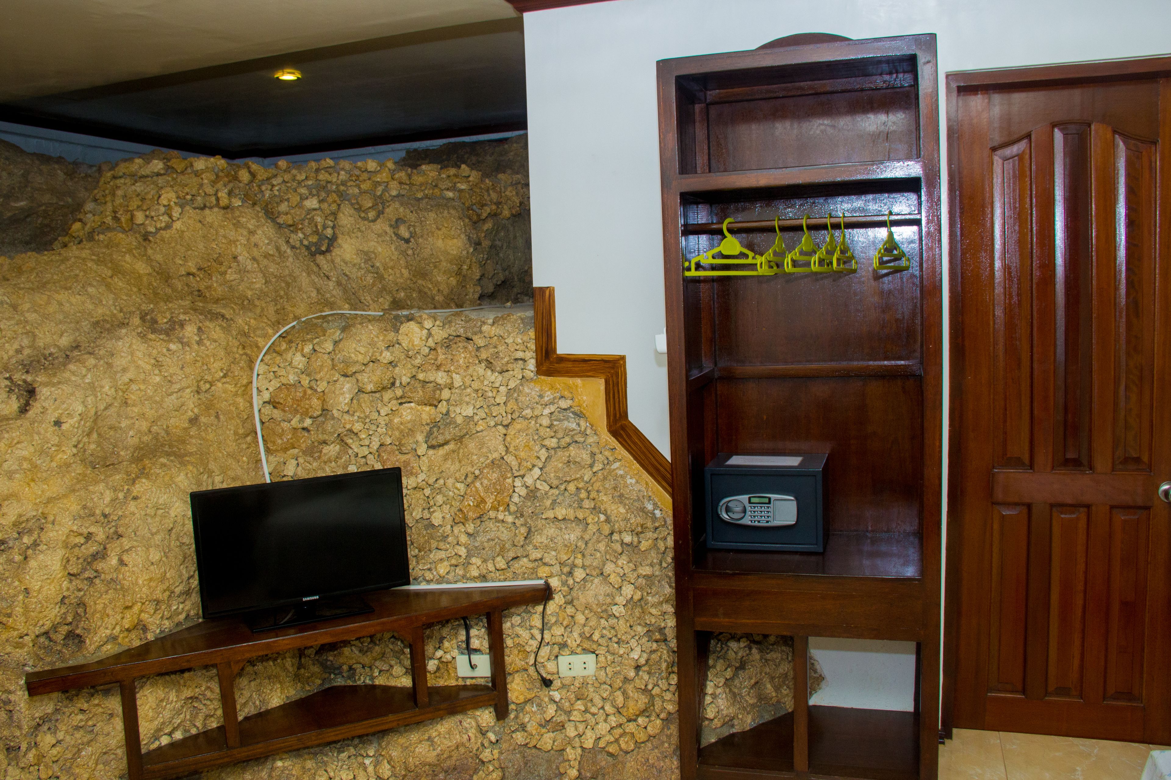 superior room | 1 bedroom, minibar, in-room safe, desk