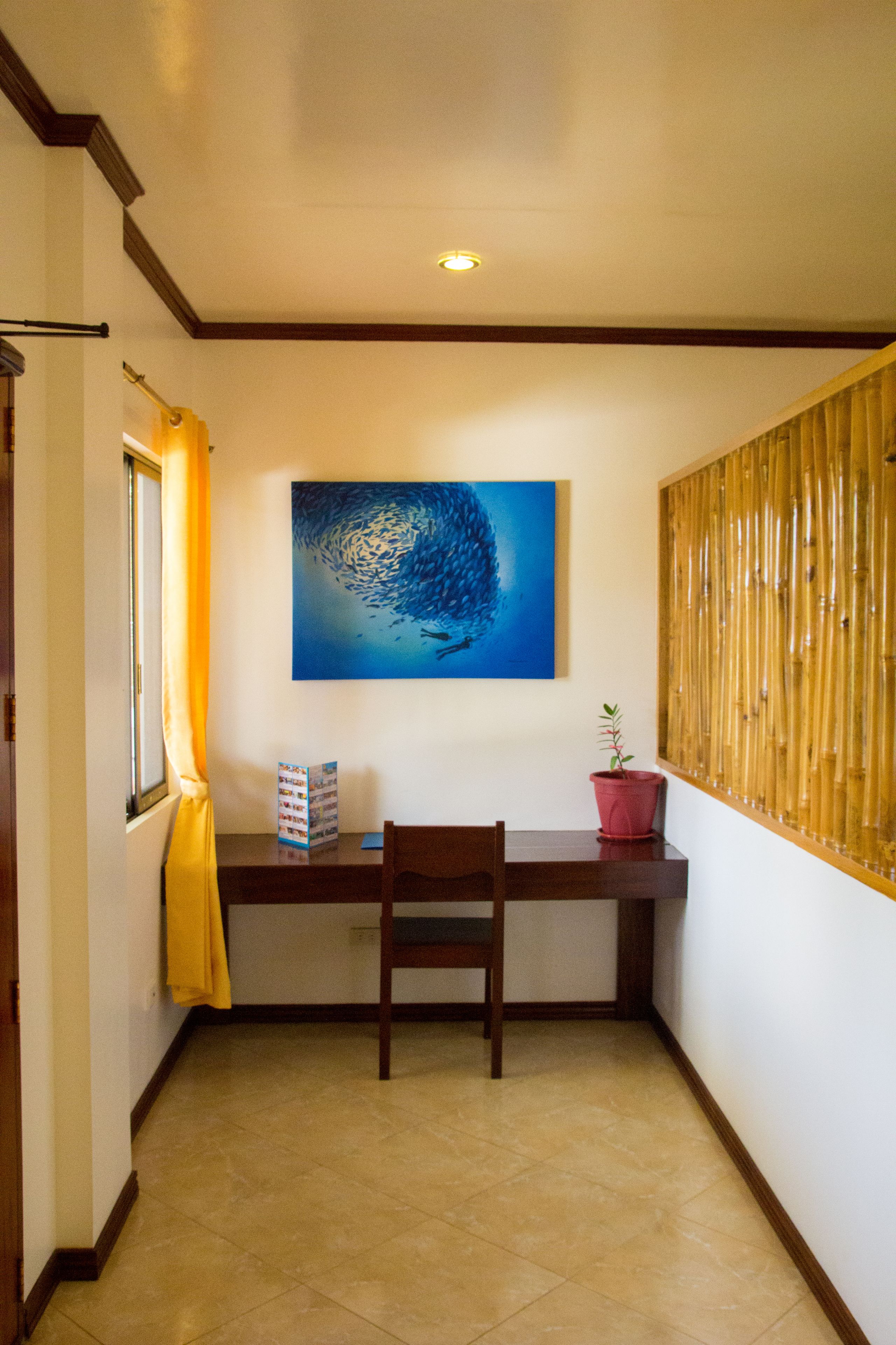 deluxe room | living area | tv