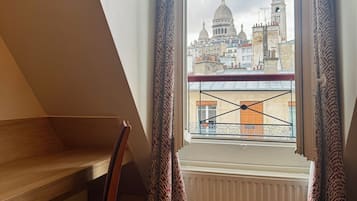 Grand Studio | Premium bedding, free WiFi, bed sheets