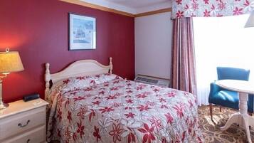 Standard Room, 1 Queen Bed | Premium bedding, Select Comfort beds, desk, blackout drapes