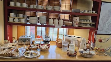 Free on-the-go breakfast on weekends