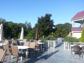 Outdoor dining - Granite Town Hotel (St George)
