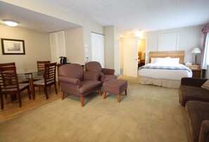 Family Room, 1 Bedroom, 2 Queen Beds, 1 Sofa Bed, Kitche | Free WiFi, bed sheets - Harrison Spa Motel (Harrison Hot Springs)
