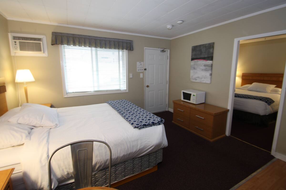 Suite, 1 Bedroom, Kitchen (1 Queen Bed and 1 Double Bed)