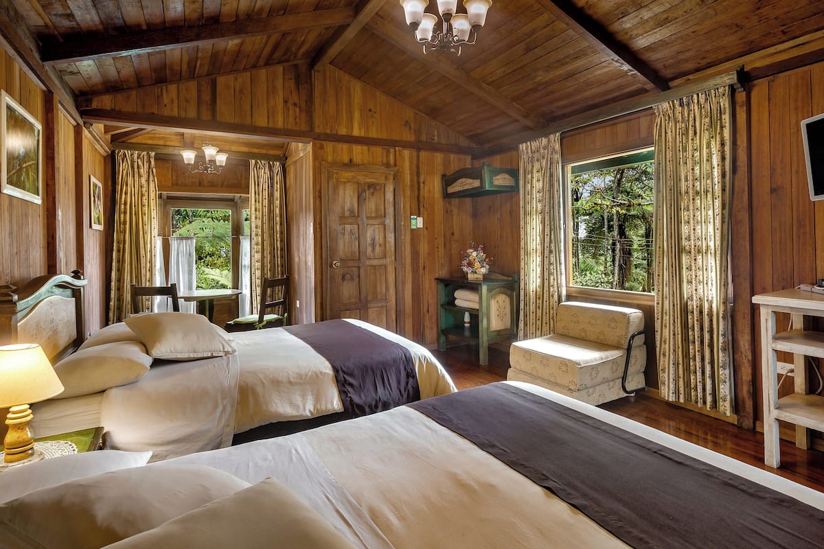 Standard Bungalow | Down duvets, desk, blackout curtains, free WiFi