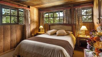 Single Room | Down duvets, desk, blackout curtains, free WiFi