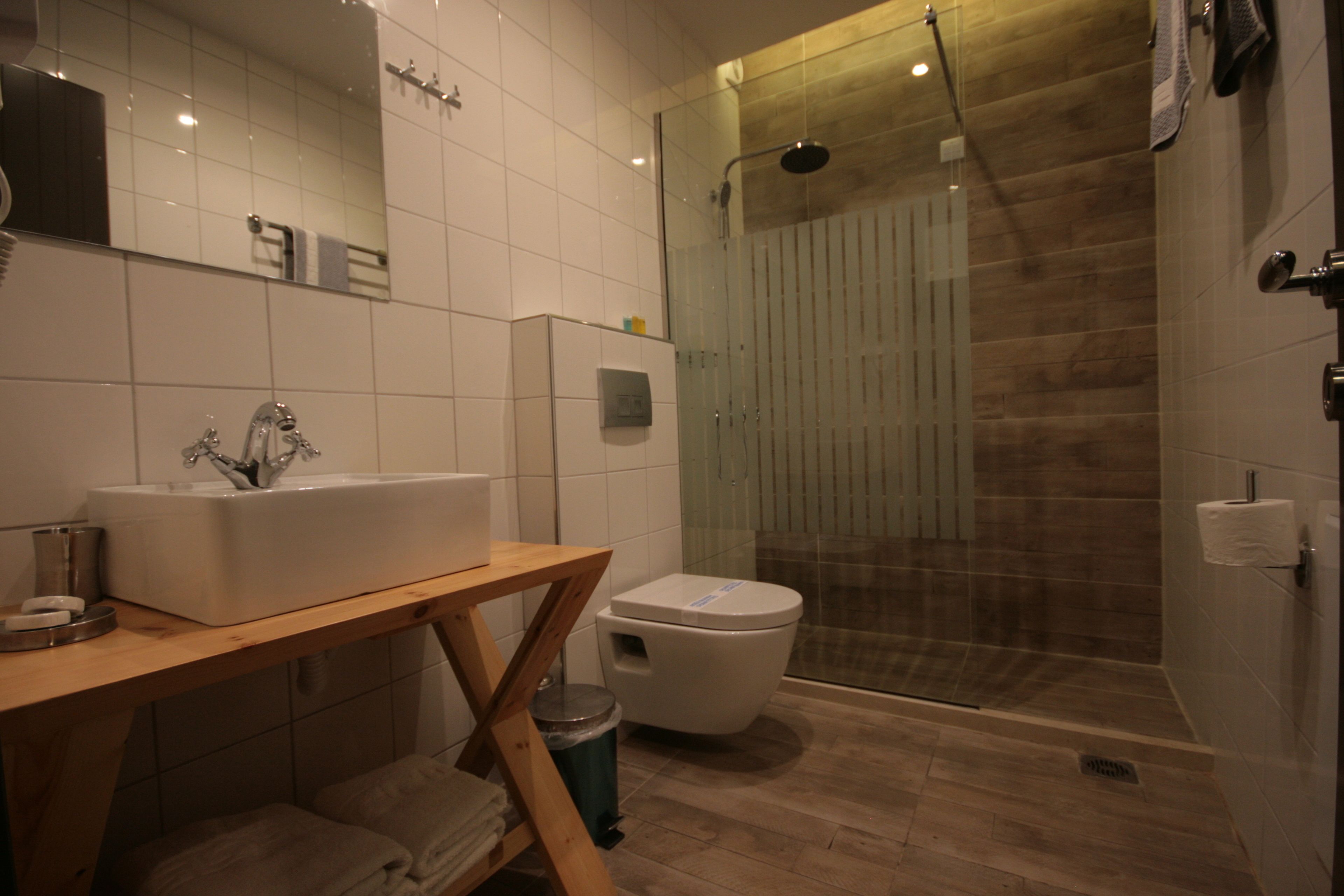 superior triple room, sea view | bathroom | free toiletries, towels, soap, shampoo