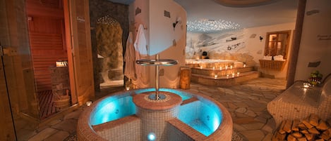 Sauna, spa, bain de vapeur, massage en profondeur, massage pour sportifs