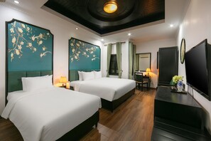 Standard Triple Room With Internal Window