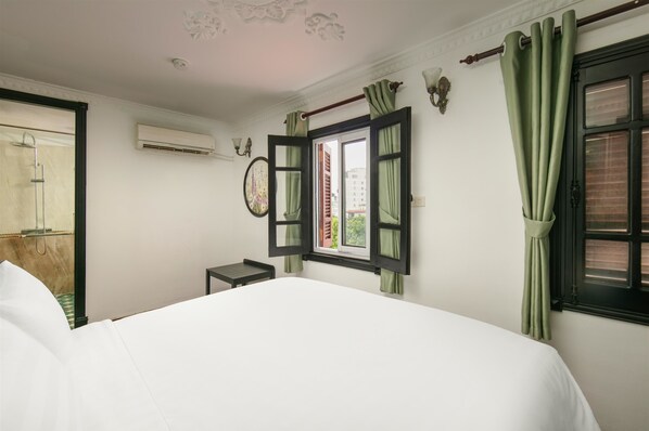 Habitación Deluxe, 1 cama King size, vista a la ciudad | Ropa de cama de alta calidad, camas con efecto memoria y minibar 
