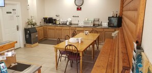 Breakfast area - Rodeway Inn Harlan (Harlan)