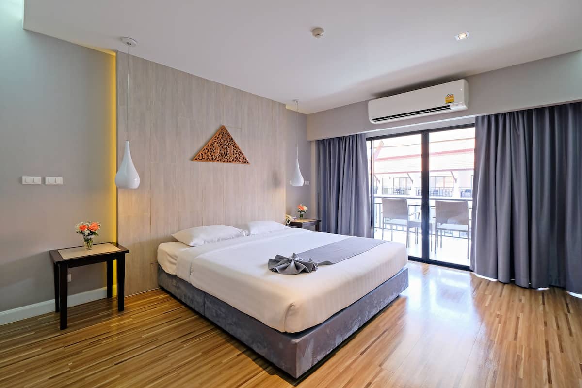 Minibar, decoración personalizada, muebles diferentes y cunas gratuitas