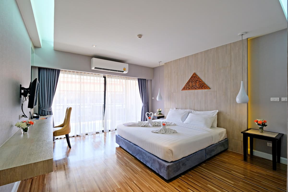 Minibar, decoración personalizada, muebles diferentes y cunas gratuitas