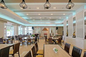Breakfast, lunch and dinner served - Green Lake Resort (Chiang Mai)