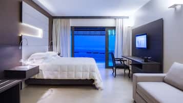 Cult Apartment with private pool | Egyptian cotton sheets, premium bedding, minibar, in-room safe