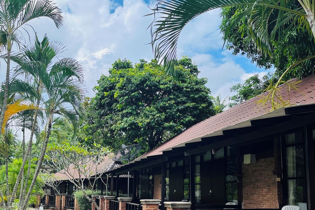 Studio A | Blackout curtains, bed sheets