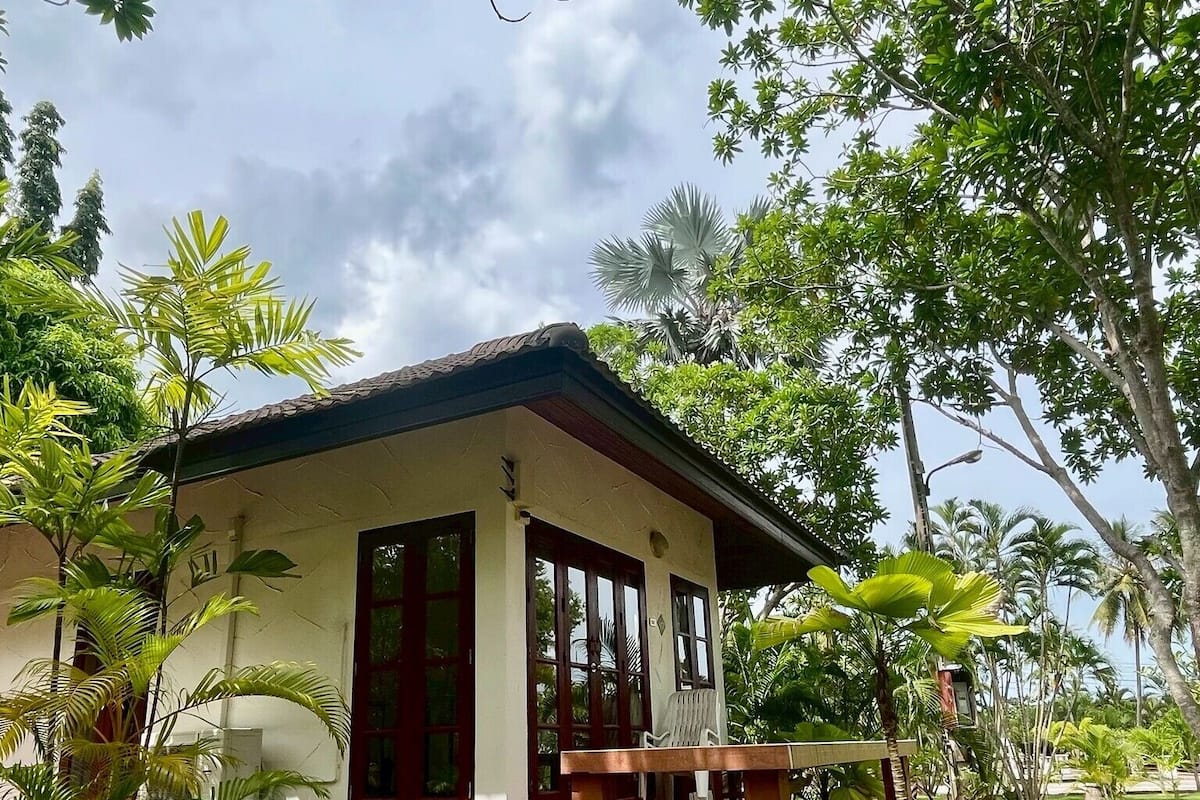 1 Bedroom Villa | Blackout curtains, bed sheets