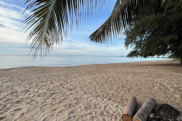 Private beach, sun loungers, beach umbrellas, beach towels