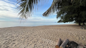 Private beach, sun-loungers, beach umbrellas, beach towels