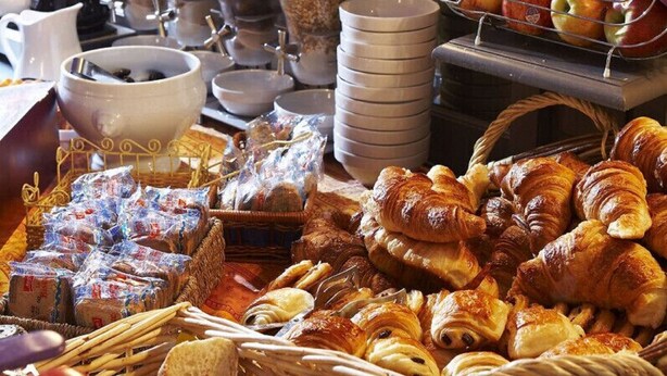 Daily continental breakfast for a fee - Hotel de France (Paris)