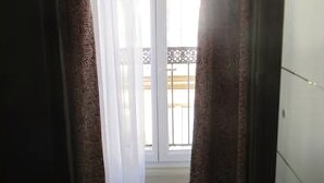 Double Room | WiFi (free), bed sheets - Hotel de France (Paris)