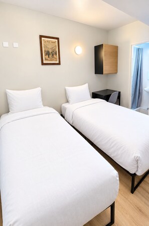 Room - Hotel de France (Paris)