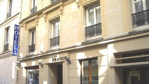Front of property - Hotel de France (Paris)