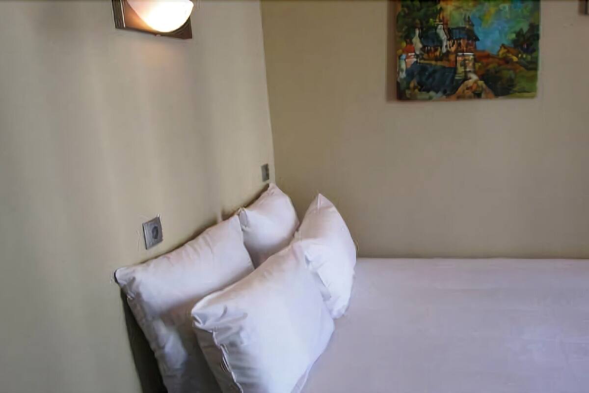 Double Room | WiFi (free), bed sheets
