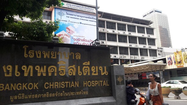 A sign for Bangkok Christian Hospital with Thai script and English text.