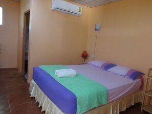 Habitación doble estándar, vista al jardín | Wifi gratis