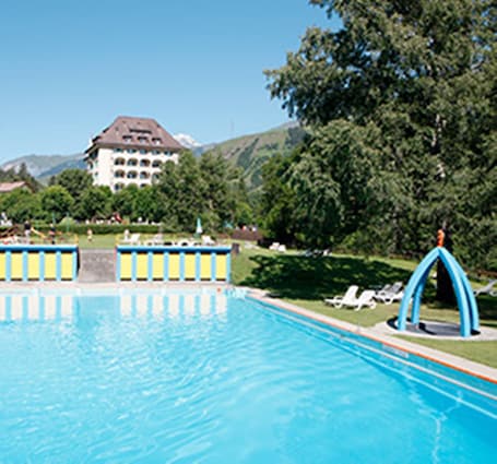Indoor pool, seasonal outdoor pool, sun loungers