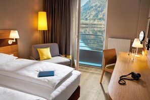 Classic Double Room, Lake View | Hypo-allergenic bedding, in-room safe, desk, laptop workspace - ROBINSON LANDSKRON (Villach)