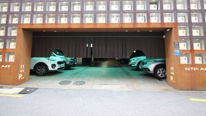 Porch - Art Hotel (Seoul)