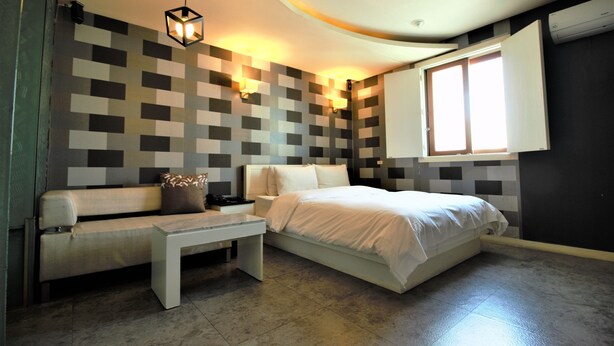 Standard Double Room | Desk, soundproofing, WiFi (free) - Art Hotel (Seoul)