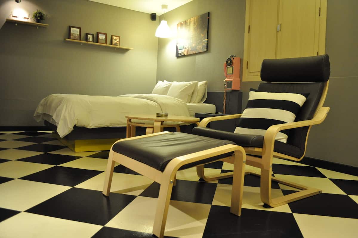 Deluxe Double Room | Desk, soundproofing, WiFi (free)