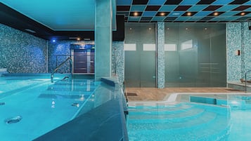 حوض استحمام ساخن، غرفة بخار، علاجات للجسم، العلاج بالماء