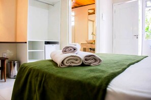 Suite Master | Blackout drapes, iron/ironing board, free WiFi, bed sheets
