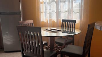Appartement Supérieur, 2 chambres | Restauration dans la chambre