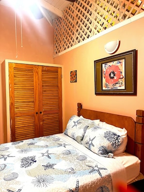 1 bedroom, individually decorated, individually furnished - Ellen Bay Cottages (Seatons Village)