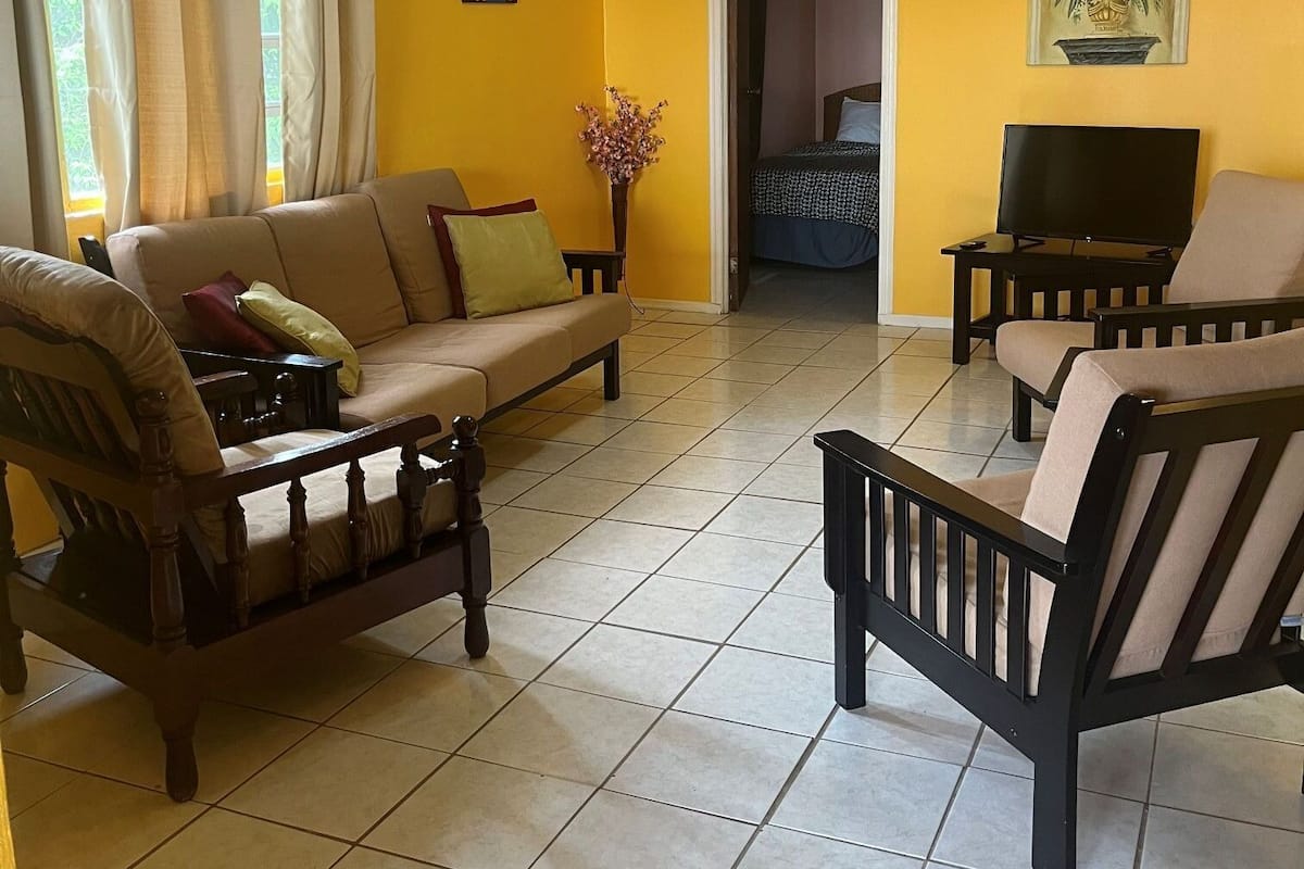 Departamento superior, 2 habitaciones | 1 habitación, decoración personalizada y muebles diferentes