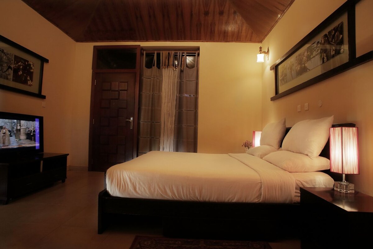 1 bedroom, Frette Italian sheets, pillowtop beds, in-room safe