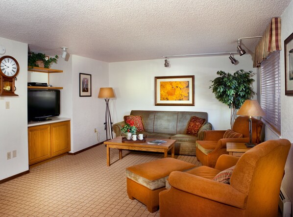 Condo, 1 Bedroom | Living area