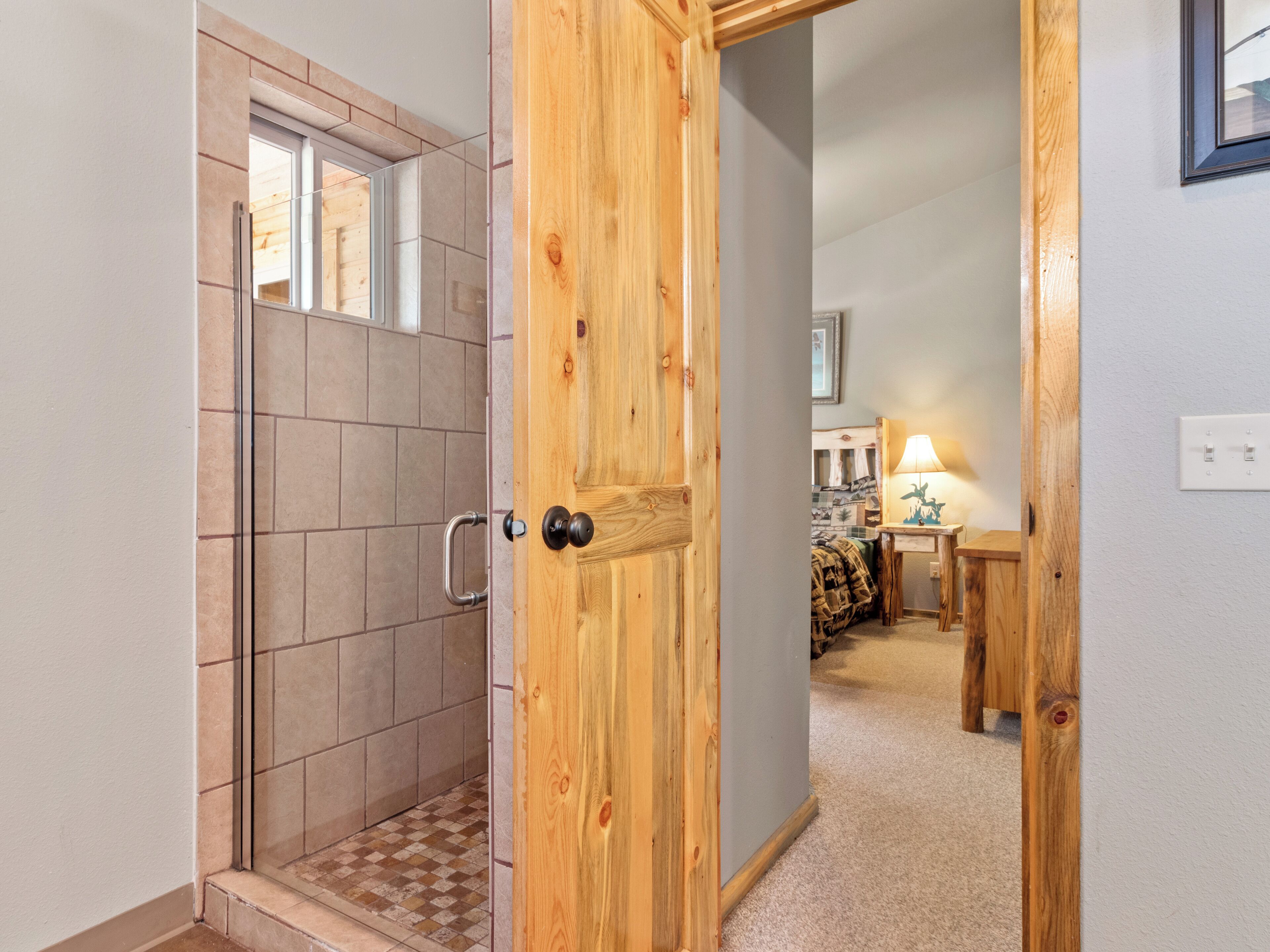 24 - Sunrise Cabin | Bathroom