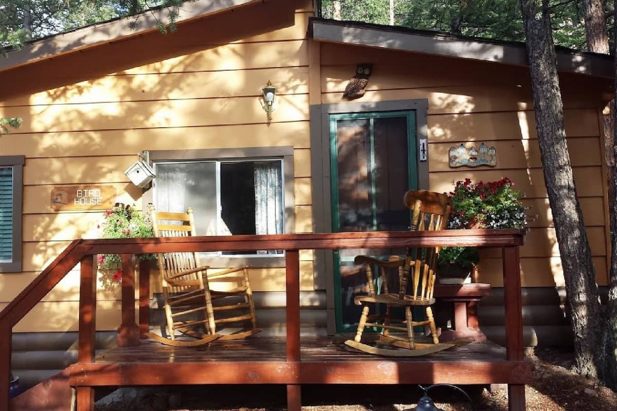 12 - Birdhouse Cabin (duplex) | Strykjärn/strykbräda, gratis wi-fi och sängkläder