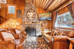10 - Daniel Boone Cabin | Living area | Flat-screen TV