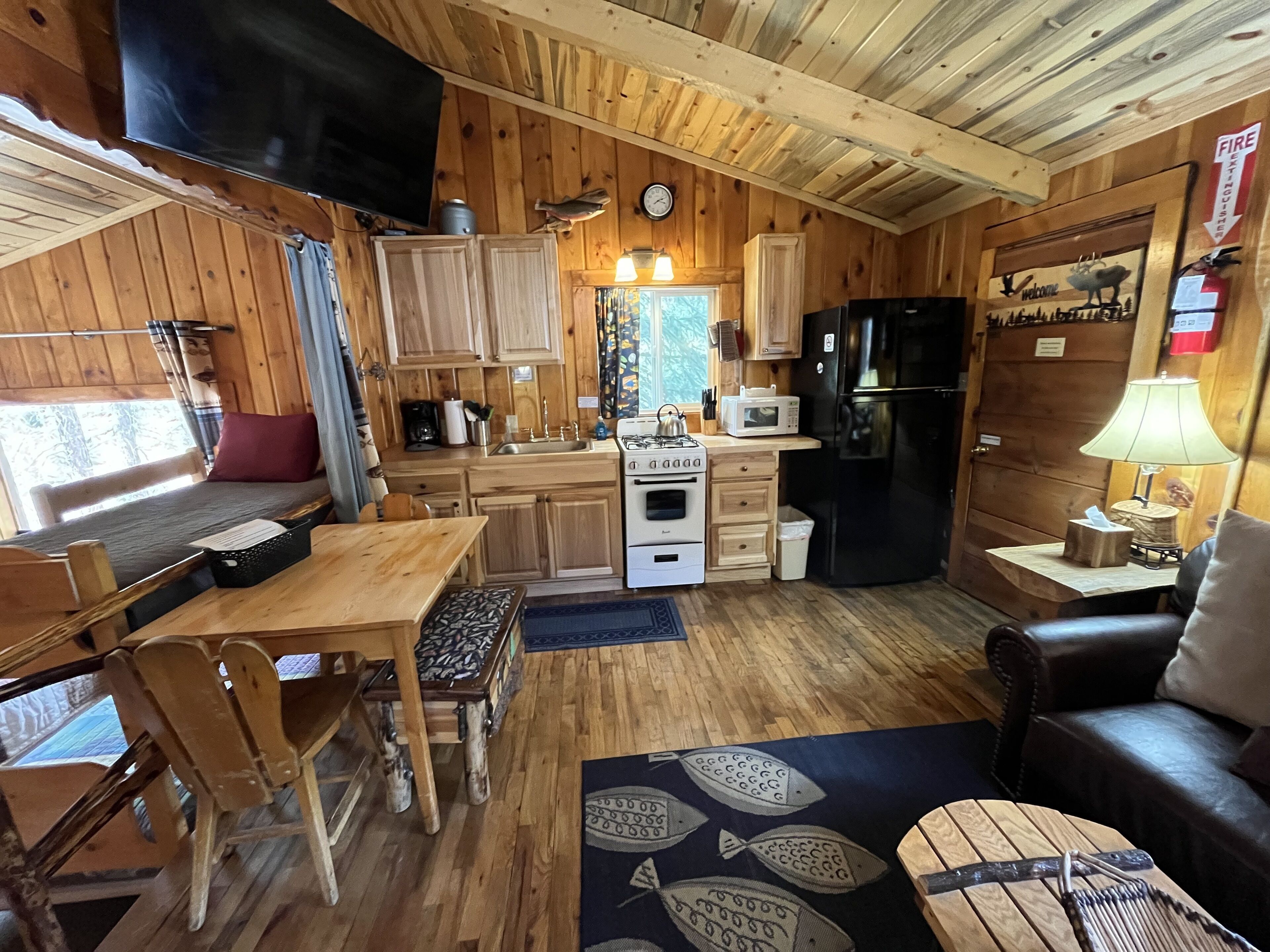 1 - fishermans cabin | living area | flat-screen tv